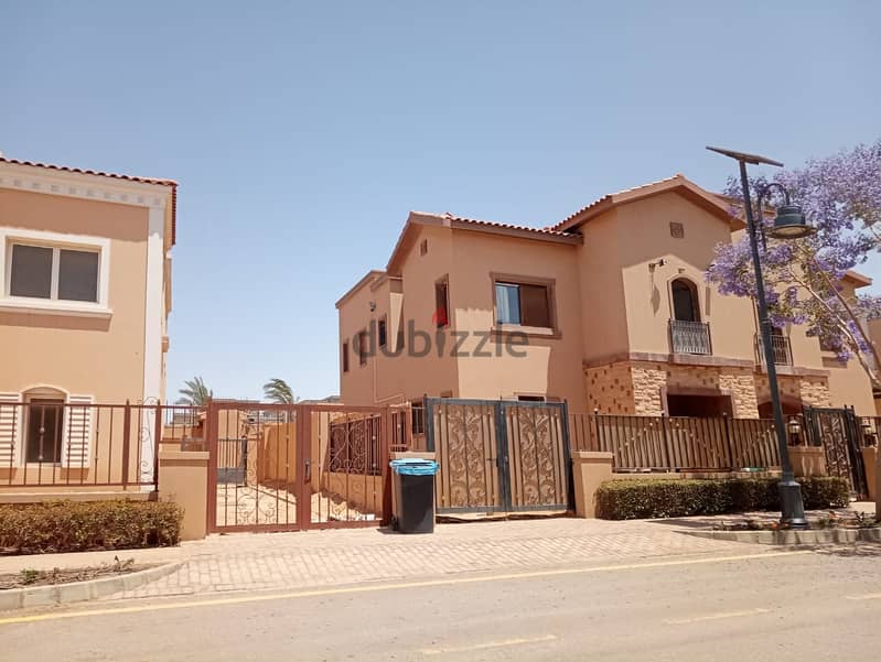 Twinhouse 227m fully finished for sale best location in Mivida 5