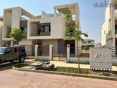Townhouse villa for sale, immediate delivery, in Al Marasem Compound, Golden Square, Fifth Settlement