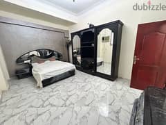 شقة دور كامل ٤ غرف نوم مكيفة و ٣ حمامات بمدخل خاص بجوار مسجد السلام 0