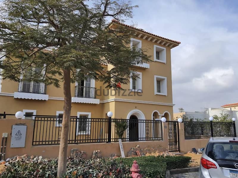 family villa for sale in hyde park new cairo 0