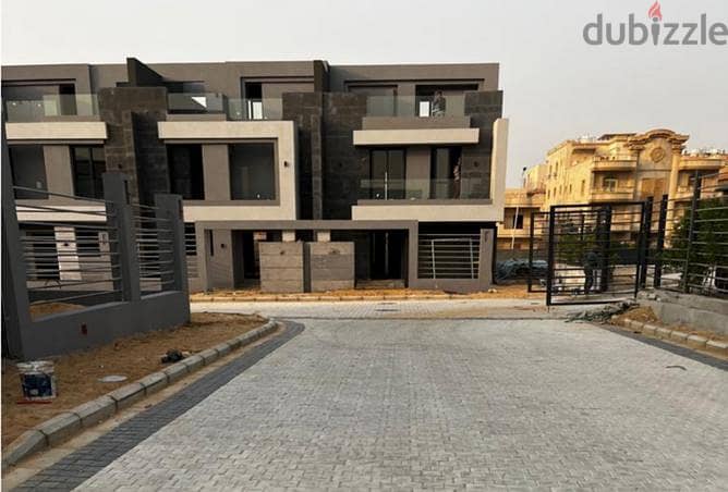 Townhouse Villa 239m for sale in El Patio Town La Vista New Cairo with 7y installments near to Point90 Mall and AUC تون هاوس فيلا للبيع في باتيو تاون 3