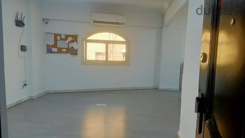 شقة للإيجار تصلح إداري على شارع البستان الرائيسي الشيخ زايد 1