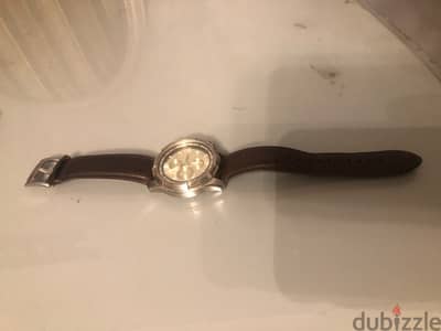 ساعه fossil اصلي للبيع استعمال خفيف سعرها جديده ب 3500