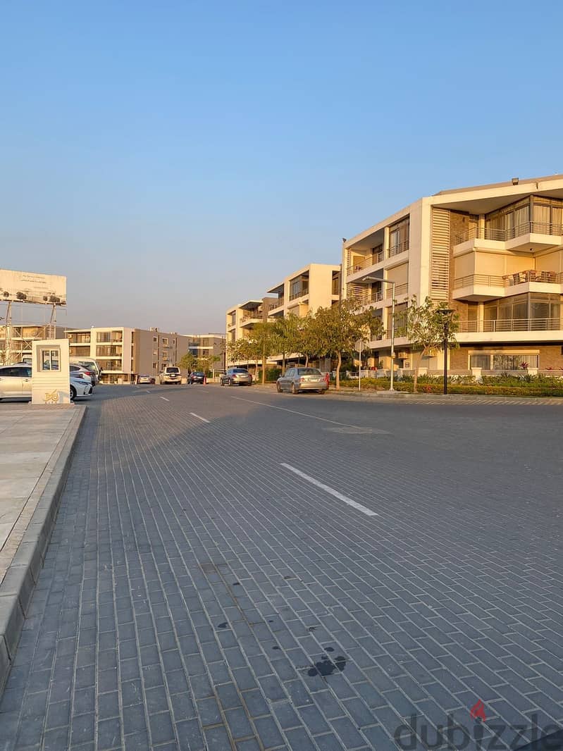 Distinctive 3-room apartment on direct view, 133m, in Taj City Compound, in front of Cairo Airport, with a 5% down payment 24
