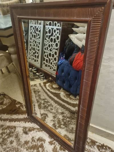 مرايه تقيلة جدا وكبيرة