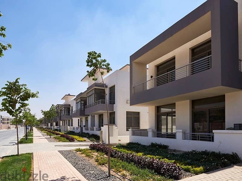 A private villa for sale  in  taj  city   compound 10