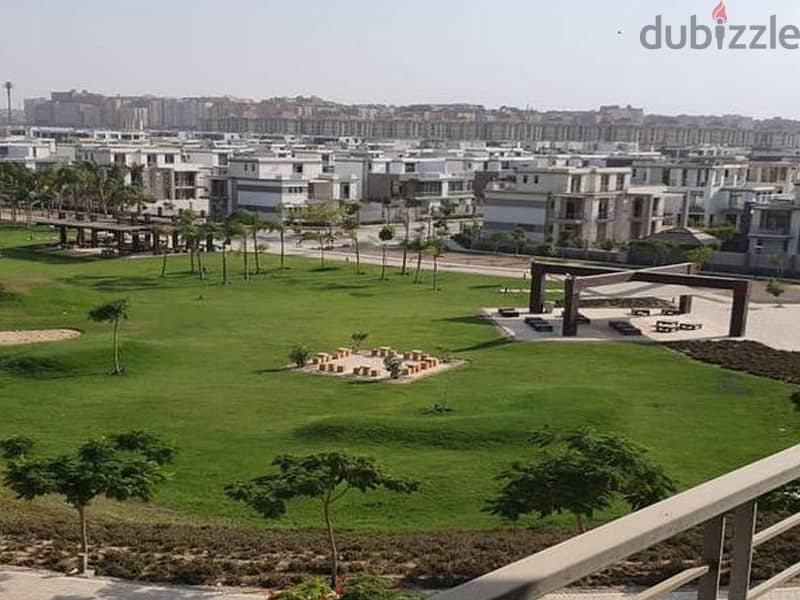 A special apartment for sale in Taj City Compound, directly in front of Cairo Airport, a very special location and a fantastic view. 9
