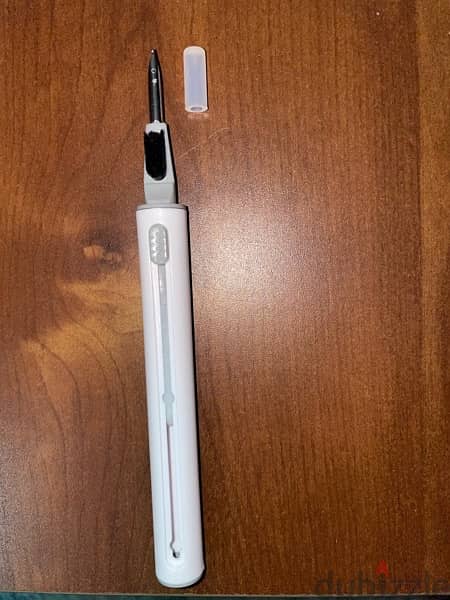 قلم تنظيف ٣ في ١ للسماعات و الموبايل جديد بالعلبة موجود منه كميات 5