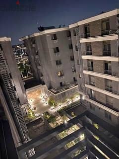 شقة للبيع 155متر تكملة اقساط لسنة 2032 في كمبوند تاج سيتي Taj city بالتجمع