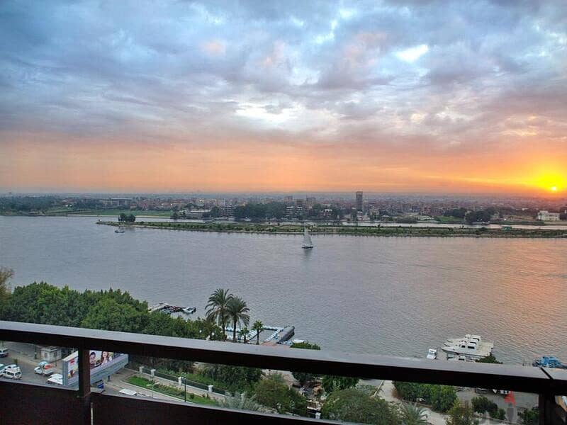 استلم فوري شقة فندقية  خيالية دور 21 بفيو 100% على النيل من جميع الغرف للبيع فـ أبراج نايل بيرل Nile Pearl Maadi المعادي 10