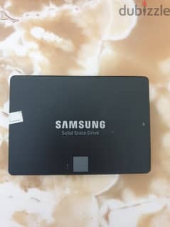 250 GB Samsung SSD  سامسونج ٢٥٠ جيجا (SSD)