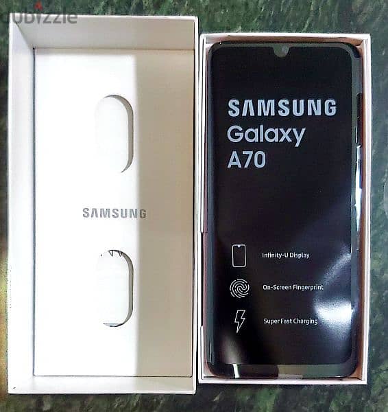 Samsung galaxy A 70 used like new 2