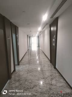 مكتب للايجار 100 متر بأكبر مول في شارع النوادي بالتجمع الخامس new cairo 0
