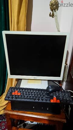 كمبيوتر شاشة+كيسة+ ماوس+ كيبورد