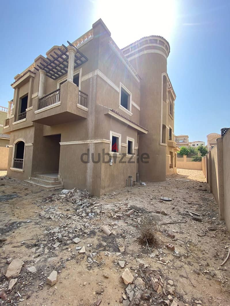 stand alone  villa Land 690 m Buildings 460 m Semi finished Etoile de Ville Compound (Private wall, garden and parking) Ground, first and roof 5