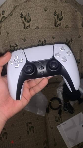 ps5 new + 1 controller 1