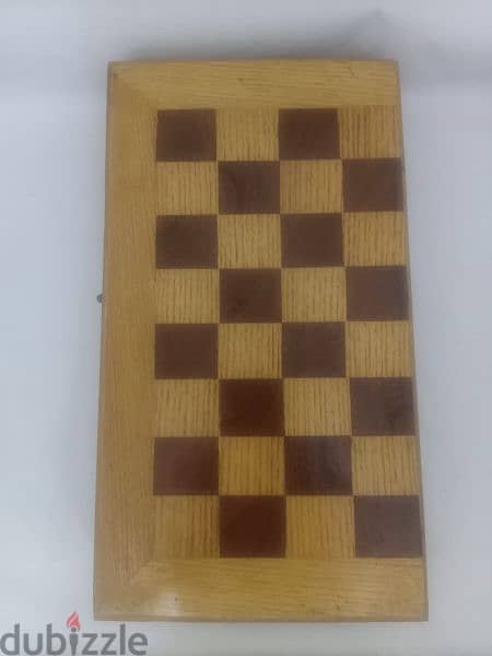 شطرنج و طاولة خشب 1