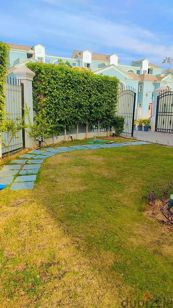 Villa for the price of an apartment in a very special discount compound, area of ​​196 m + 92 m garden in the most prestigious compound in Obour City 2