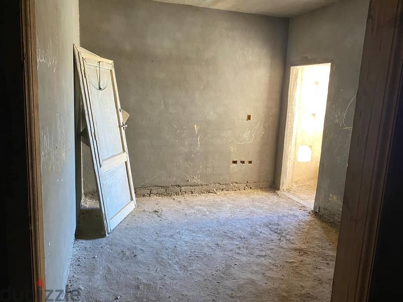 Apartment for sale in New Cairo, Petrojet Housing Association compound, Al-Andalus, near the American University  View is open  Semi finished 6