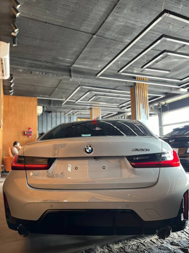 BMW 320i 2024 4