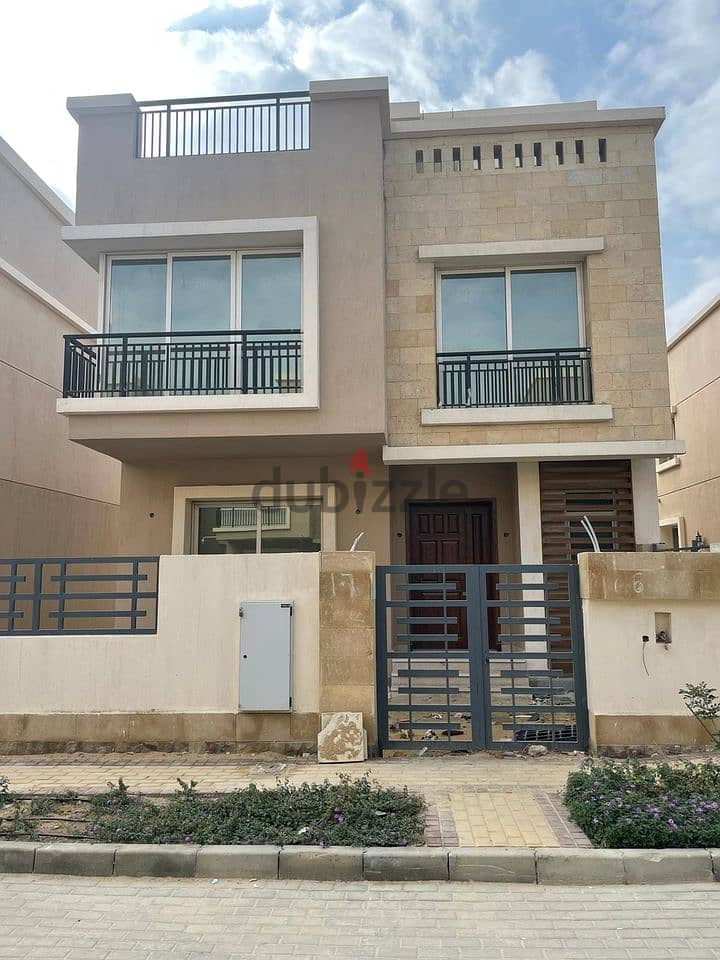 For sale villa quattro 3 rooms double view in front of Cairo Orgami Airport on Suez Road extension of Nasr City and Heliopolis installments, Taj City 1
