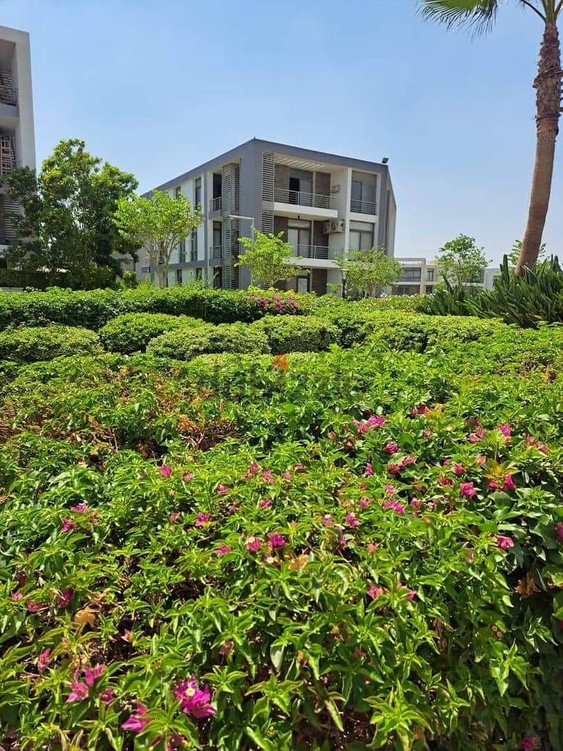 130 sqm ground floor apartment with 45 sqm garden in Taj City Compound in front of Cairo Airport, prime location, cash price 6 million after discount 2