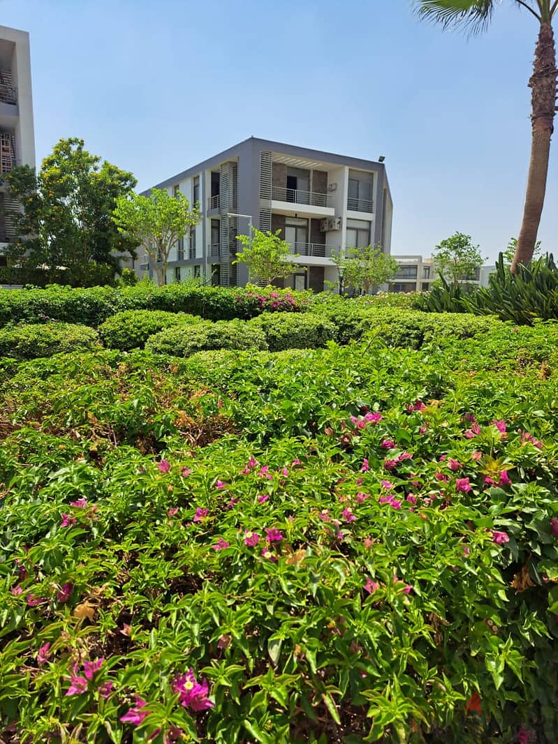 130 sqm ground floor apartment with 45 sqm garden in Taj City Compound in front of Cairo Airport, prime location, cash price 6 million after discount 22