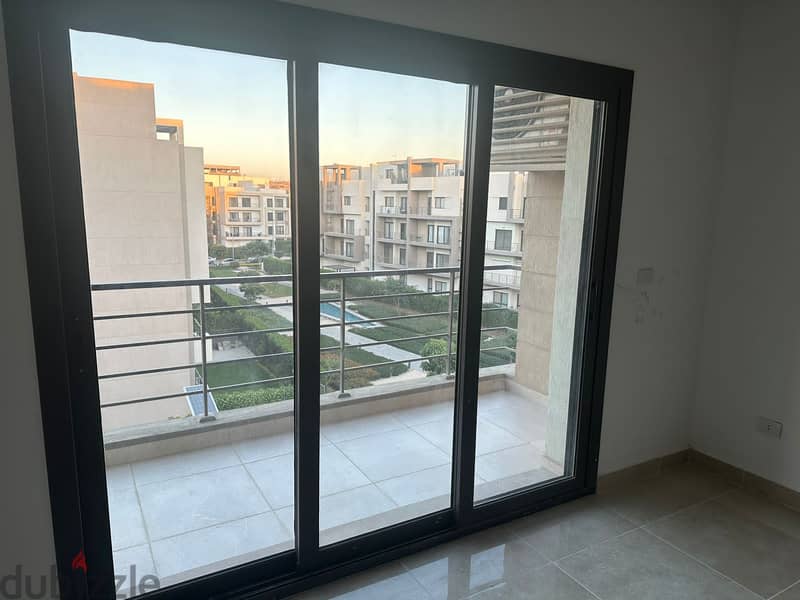 Penthouse 223 sqm and roof 120 sqm, immediate receipt finished in ceremony Fifth Square, New Cairo, with facilities at no cost, ready with the key 4