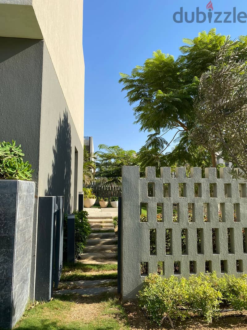 Immediate delivery of a fully finished duplex with garden, 175 meters, for sale in Shorouk, in front of the International Medical Center in Al Burouj 9