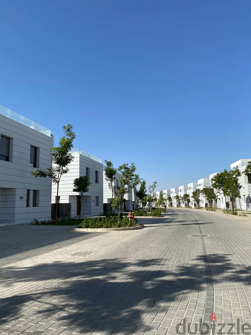 Immediate delivery of a fully finished duplex with garden, 175 meters, for sale in Shorouk, in front of the International Medical Center in Al Burouj 10