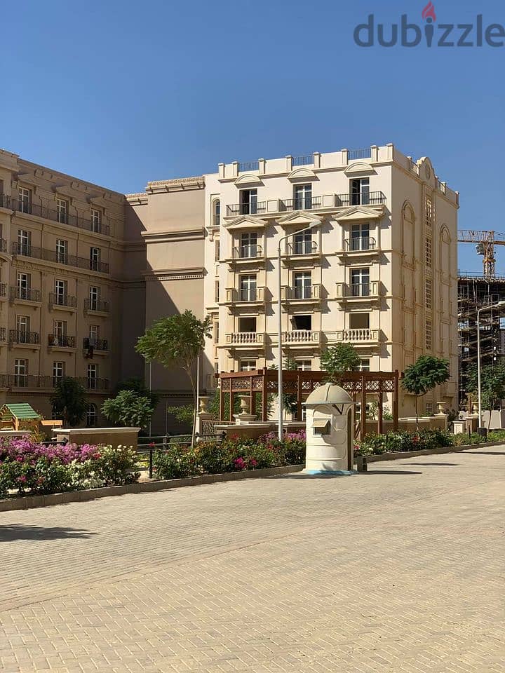 Apartment for sale in interest-free installments minutes from the American University and next to Mivida in Hyde Park Compound, Fifth Settlement 5