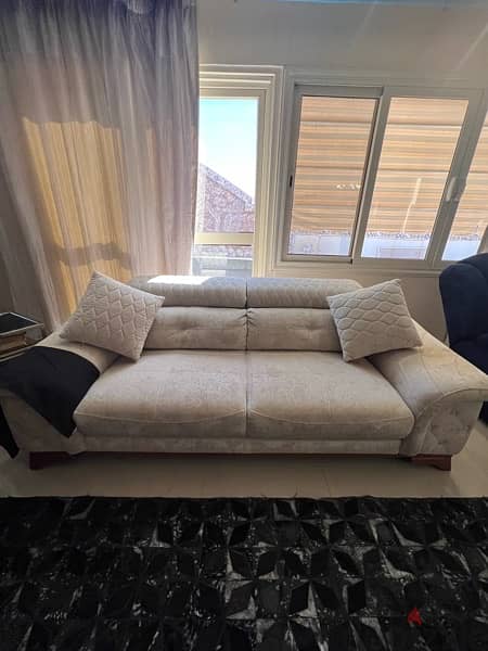 Turkish used living room for sale ليفينج روم تركي  جيدا جدا للبيع لقطة 1