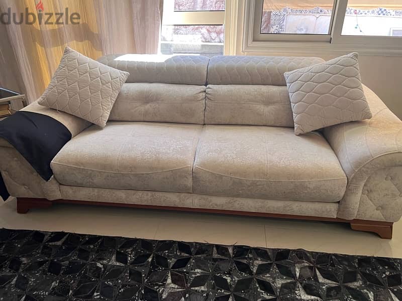 Turkish used living room for sale ليفينج روم تركي  جيدا جدا للبيع لقطة 4