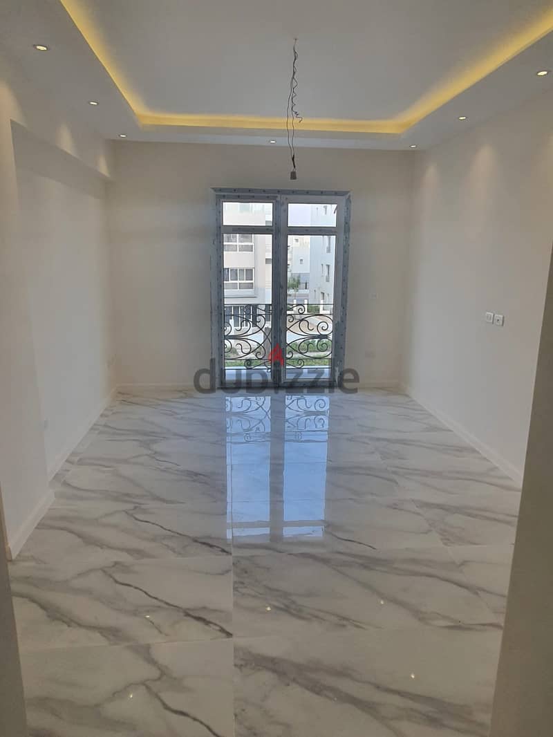 For rent apartment 2 bedrooms ultra super lux Prime Location in hyde park compound new cairo 3