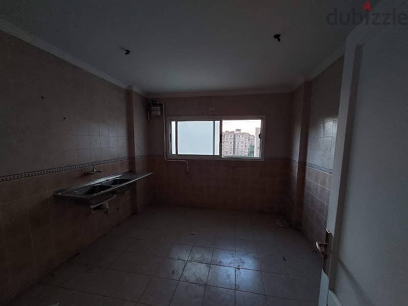 "A 183 sqm apartment for sale in Madinaty overlooking the banks complex and garden in the most upscale phases of Madinaty, B2. " 1