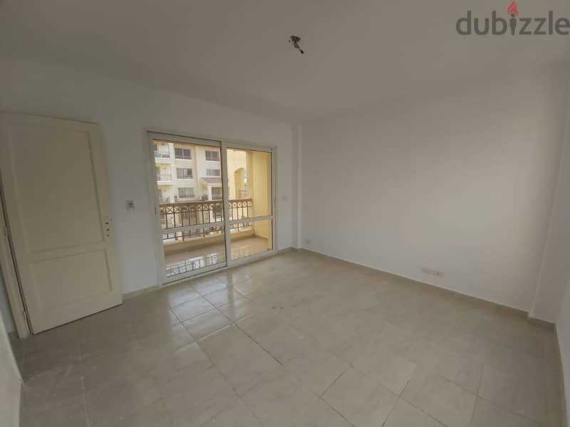 "A 183 sqm apartment for sale in Madinaty overlooking the banks complex and garden in the most upscale phases of Madinaty, B2. " 4