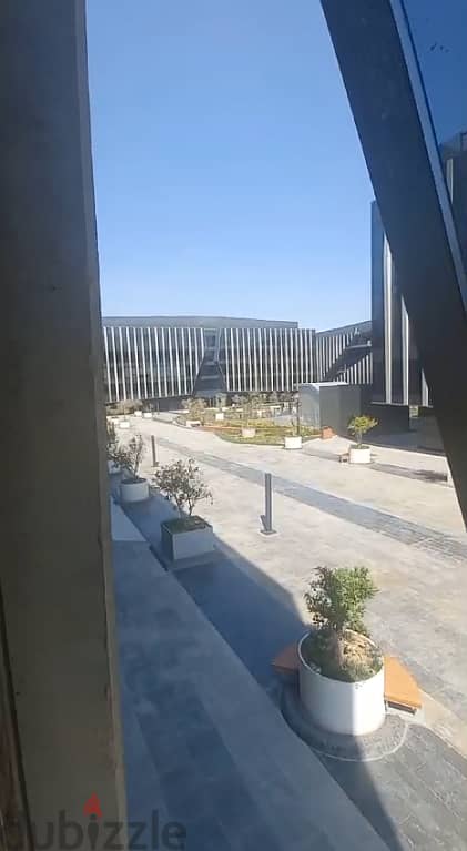 مكتب اداري 200 متر للايجار بموق متميز |EDNC | ايست تاون 1
