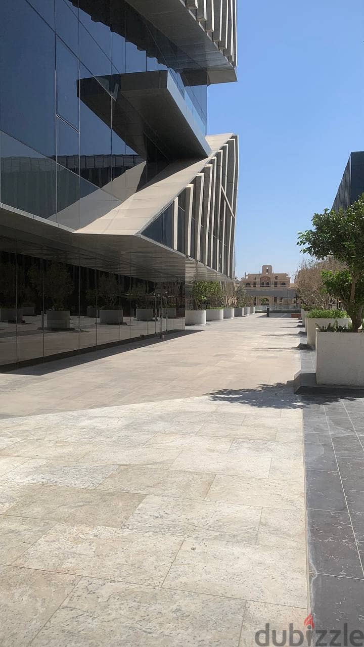 مكتب اداري 200 متر للايجار بموق متميز |EDNC | ايست تاون 4