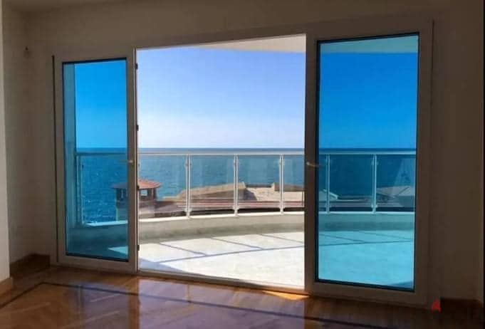 For sale, a chalet with immediate receipt, first row on the sea, in the heart of New Alamein, in the Latin Quarter village, with a 15% down payment. 5