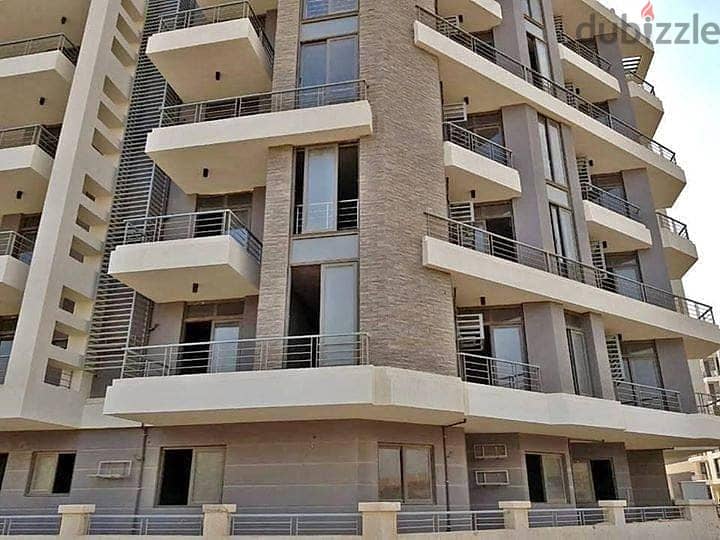 For sale a penthouse in the heart of the Fifth Settlement, next to Cairo International Airport. A discount is available in the case of cash, 39% with 9