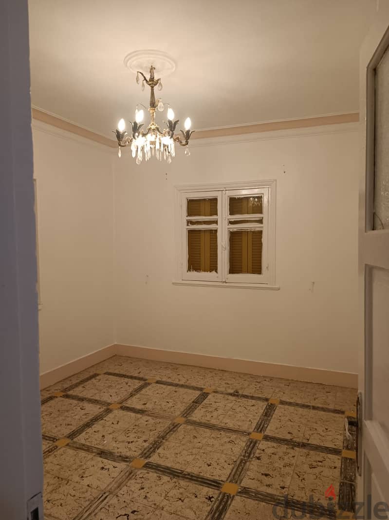Spacious 6 Rooms Apartment for Sale (Can Be Divided!) 9