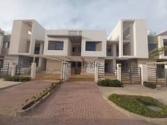 Fifth square Town house 250m very prime location