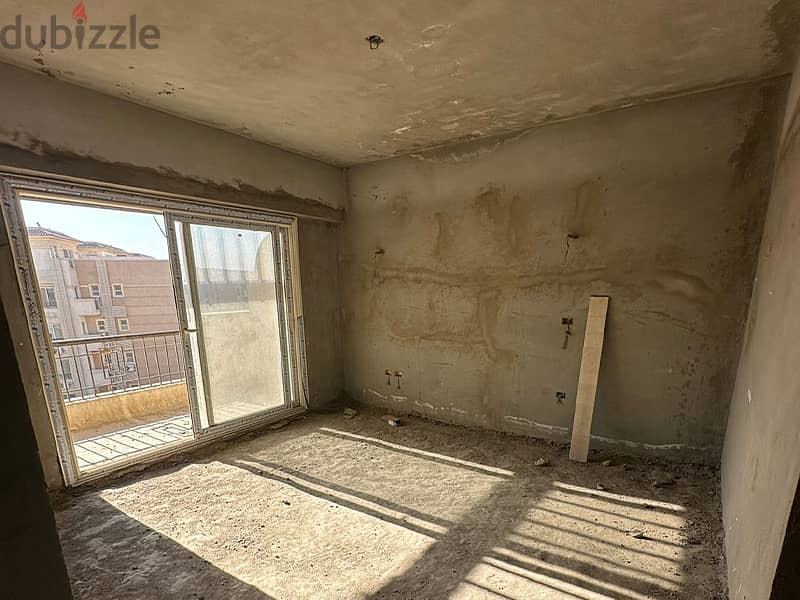 Penthouse 275m for sale in Stone Residence New Cairo ready to move view landscape بنتهاوس للبيع في ستون ريزيدنس 3