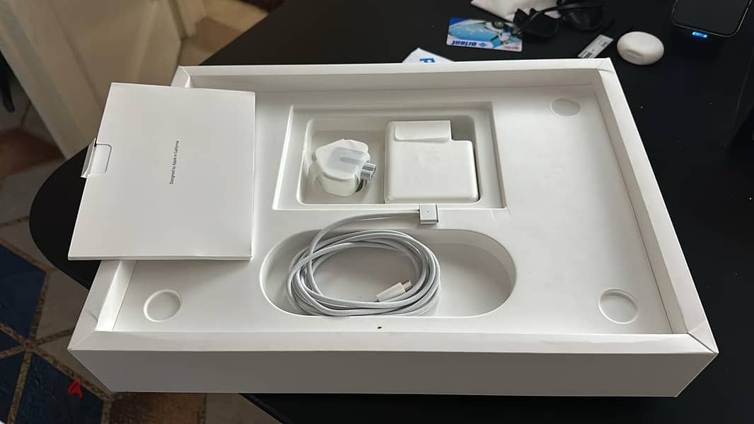Macbook pro M1 pro 16 inch 2021 (Like-new with box and charger) 3