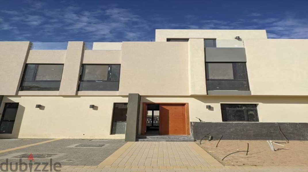 With 5% down payment in front of the International Medical Center, own a Town House in Al Burouj Compound in Shorouk 1