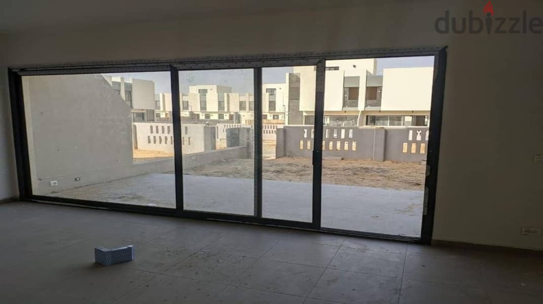 With 5% down payment in front of the International Medical Center, own a Town House in Al Burouj Compound in Shorouk 5