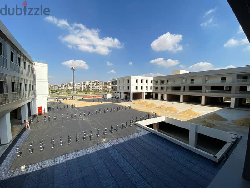 عياده 59 متر في قلب الشيخ زايد بمقدم 15% فقط  قسط 5 سنين ، مول بيازا 59 3