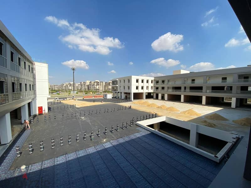 للبيع عياده 80 متر في قلب الشيخ زايد بمقدم 15% فقط قسط 5 سنين ، مول بيازا 59 على الشارع الرئيسي مباشرة واجهة 1