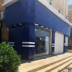 للبيع صيدلية 35 متر + 15 متر صندرة متشطبة بالكامل غلى الشارع الرئيسي مباشرة في الشيخ زايد 0