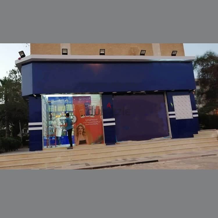 للبيع صيدلية 35 متر + 15 متر صندرة متشطبة بالكامل غلى الشارع الرئيسي مباشرة في الشيخ زايد 1